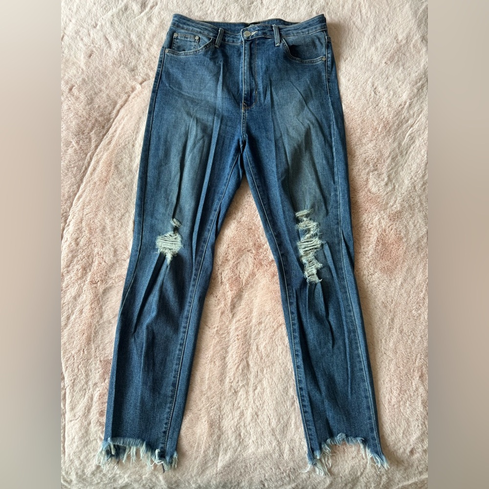 Just Black Distressed Denim Jesns with Raw Hemmed Ankle Seam Size 29